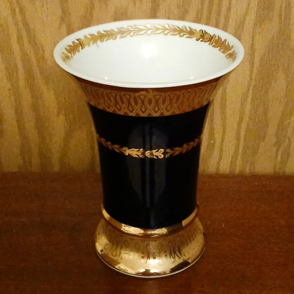Bohemia Countess Collection Leander 1946 Floral Vase - Picture 2 of 4